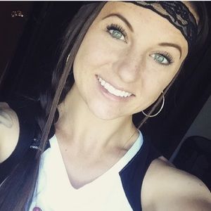 Meet your Posher, Caitlin